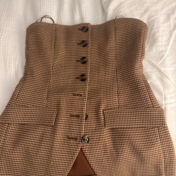 Favorite Daughter - Picture 2 of 5